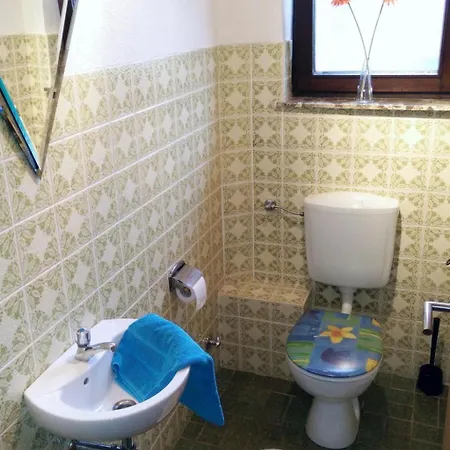 Appartamento Grosszuegige Mit Garten Und Terrasse- Nur Zwei Kilometer Vom By Interhome